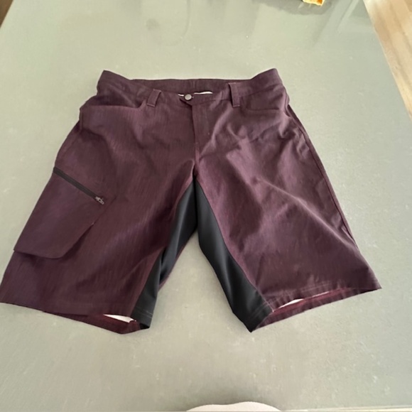 Men's Pearl Izumi XXL Cargo Padded Cycling Bike Shorts Maroon-Barely worn - Picture 1 of 12